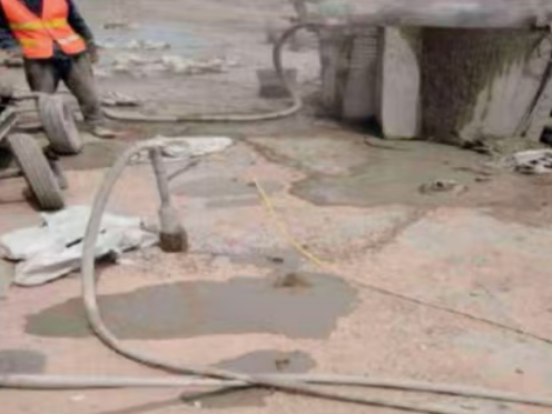 榆林水泥混凝土路面板底注浆技术 路面脱空注浆整治方案